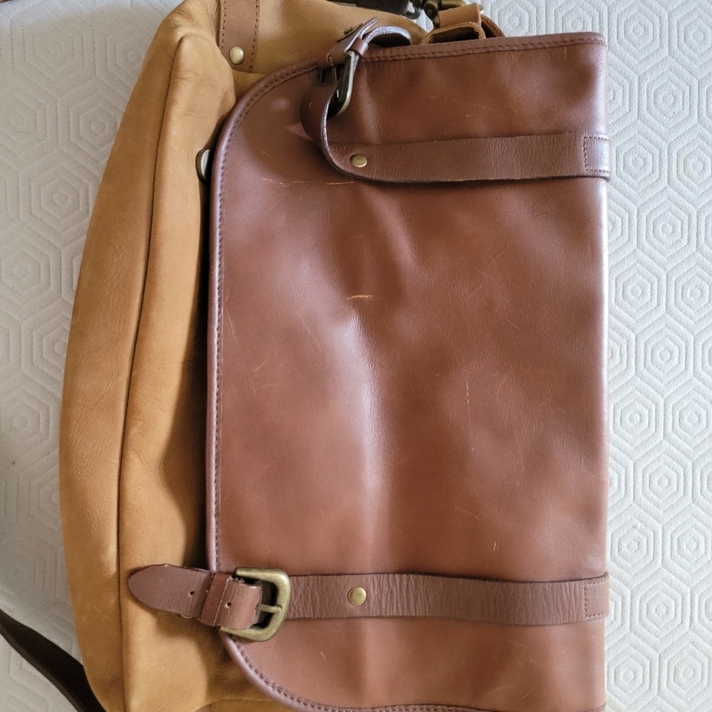 Excellent pre owned leather bag